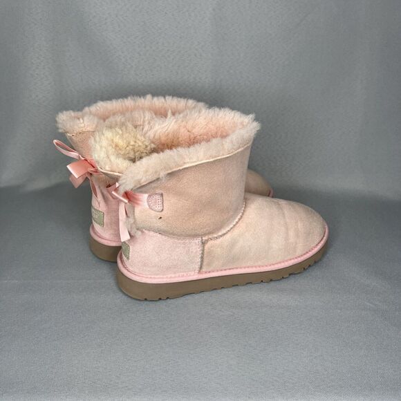 UGG Boots Bailey Bow Light Ballet Pink Coquette Very RARE Retired Sz 6 fits 7 - Picture 4 of 16